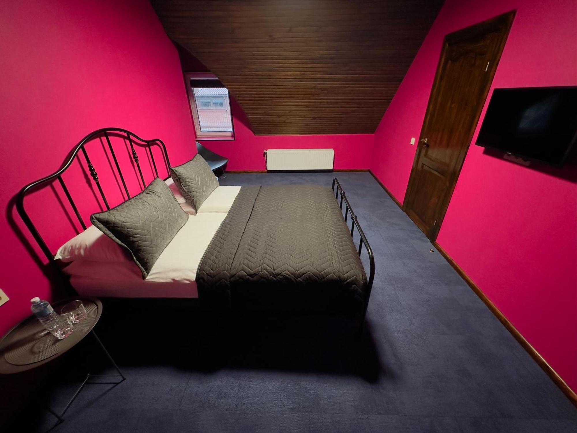 Broken Bed Hootel คอนัส ภายนอก รูปภาพ